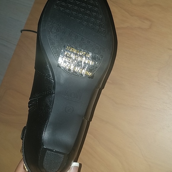 Boots - Picture 3 of 3